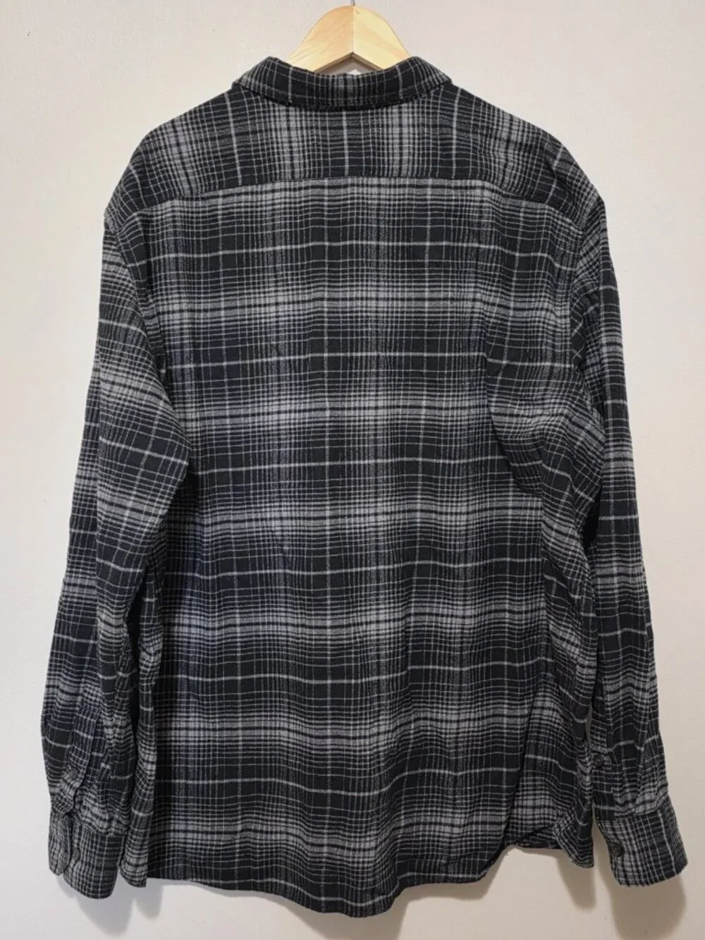 Banana Republic Men's Flannel Shirt Size XXL Black Plaid Long Sleeve Button Down